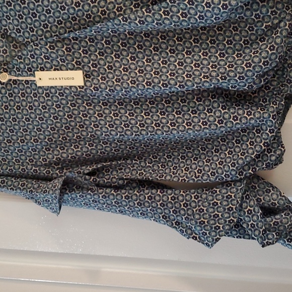 Max Studio blouse - Picture 4 of 5